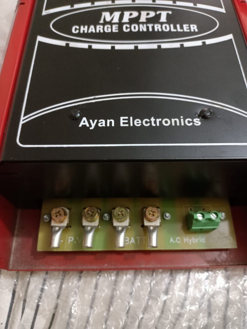 7eef1a3b-e533-4c4e-92a6-f2f6c7a33788 Hybrid MPPT Solar Charge Controller 60A With Ac Charging - Image 2